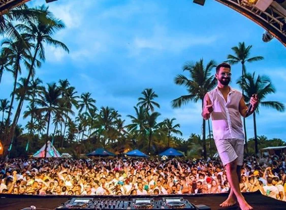 Dennis DJ é absolvido em caso de depredação em prédio no Carnaval