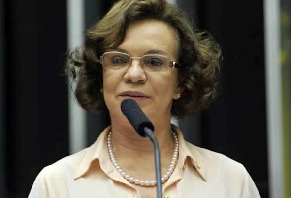 Secretária de Temer é avisada que não deve fazer cultos no gabinete