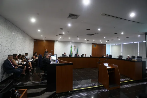 Desembargador declara suspeição para julgar caso de Arruda no TRE