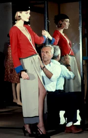 Armani se prepara para apresentar desfile em 1983 Armani se prepara para apresentar desfile em 1983
