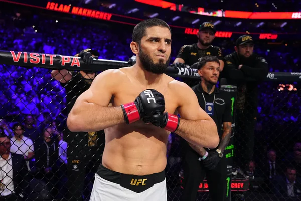 Bisping detona Makhachev por fugir de lutas no UFC: “Escolhe a dedo”