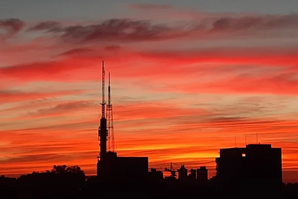 Bom dia, Dona Vera. Confinada, idosa faz fotos diárias do nascer do sol
