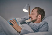 Na dengue, os sinais e sintomas duram entre dois e sete dias. As complicações mais frequentes, além das já mencionadas, são dor abdominal, desidratação grave, problemas no fígado e neurológicos, além de dengue hemorrágica Na dengue, os sinais e sintomas duram entre dois e sete dias. As complicações mais frequentes, além das já mencionadas, são dor abdominal, desidratação grave, problemas no fígado e neurológicos, além de dengue hemorrágica