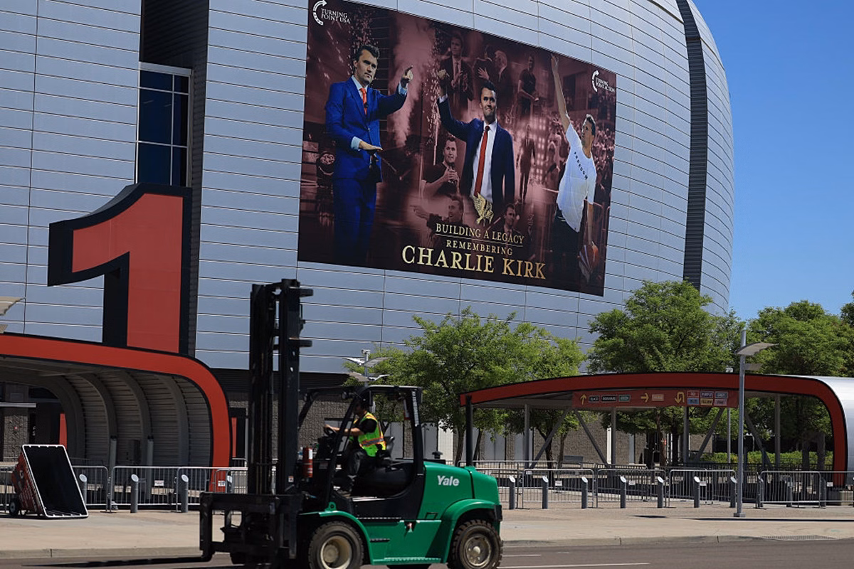 Imagem do funeral de Charlie Kirk em Glendale, Arizona