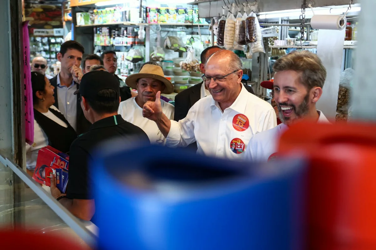 Alckmin e Leandro Grass visitaram Feira de Ceilândia Alckmin e Leandro Grass visitaram Feira de Ceilândia