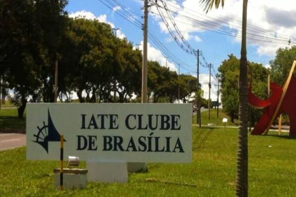 fachada do Iate Clube de Brasília