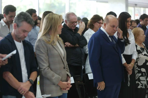 Ibaneis chora ao se despedir do Palácio do Buriti