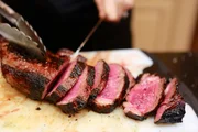 On the other hand, refined carbohydrates, foods like red and processed meat, or those rich in sugar are pro-inflammatory and are linked to the development of cardiovascular disease.