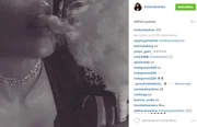 Divinas tetas. Kim Kardashian exibe decotão em fotos no Instagram - imagem 3