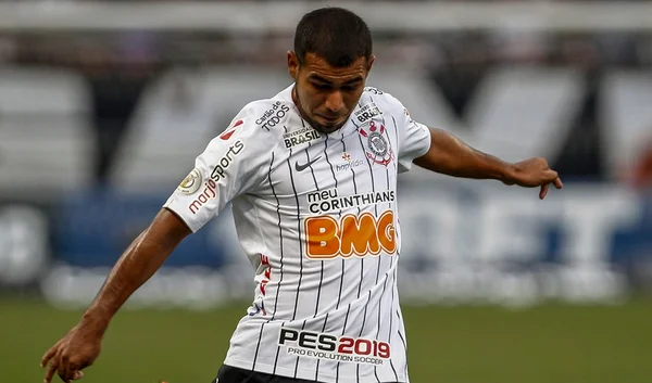 Sornoza pede mais chutes a gol do Corinthians