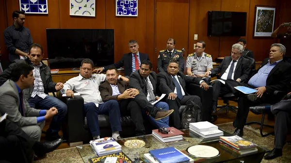 PMs e bombeiros reúnem-se com o governador para discutir reajuste