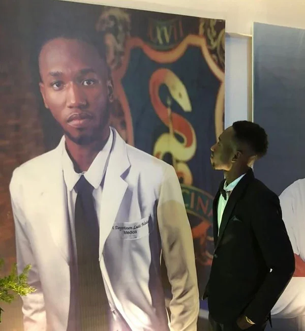 Jovem negro se forma em medicina ao som de “Negro drama” e emociona