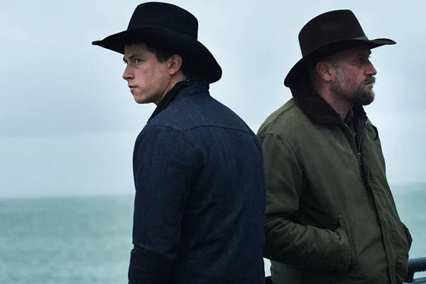 Crítica: “Os Cowboys” é releitura perturbadora de faroestes
