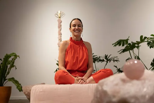 Artista Janet Vollebregt fala com a coluna sobre poder energético