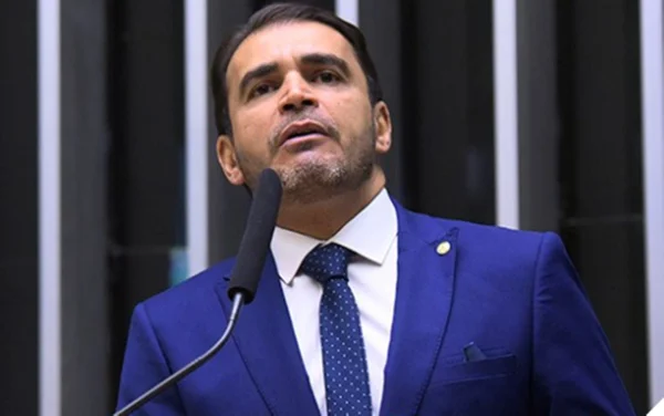 Imagem colorida do deputado Marcelo Freitas - Metrópoles