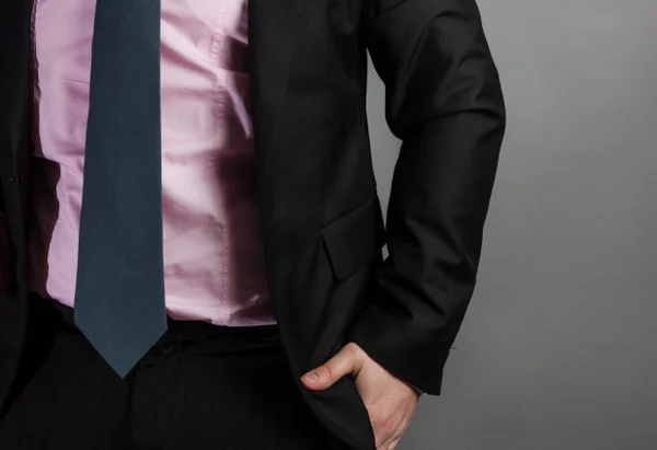 Blusa rosa não te faz ser gay. Vamos parar com o preconceito clichê?
