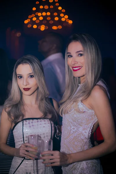 Mariana e Renata Magnino Mariana e Renata Magnino