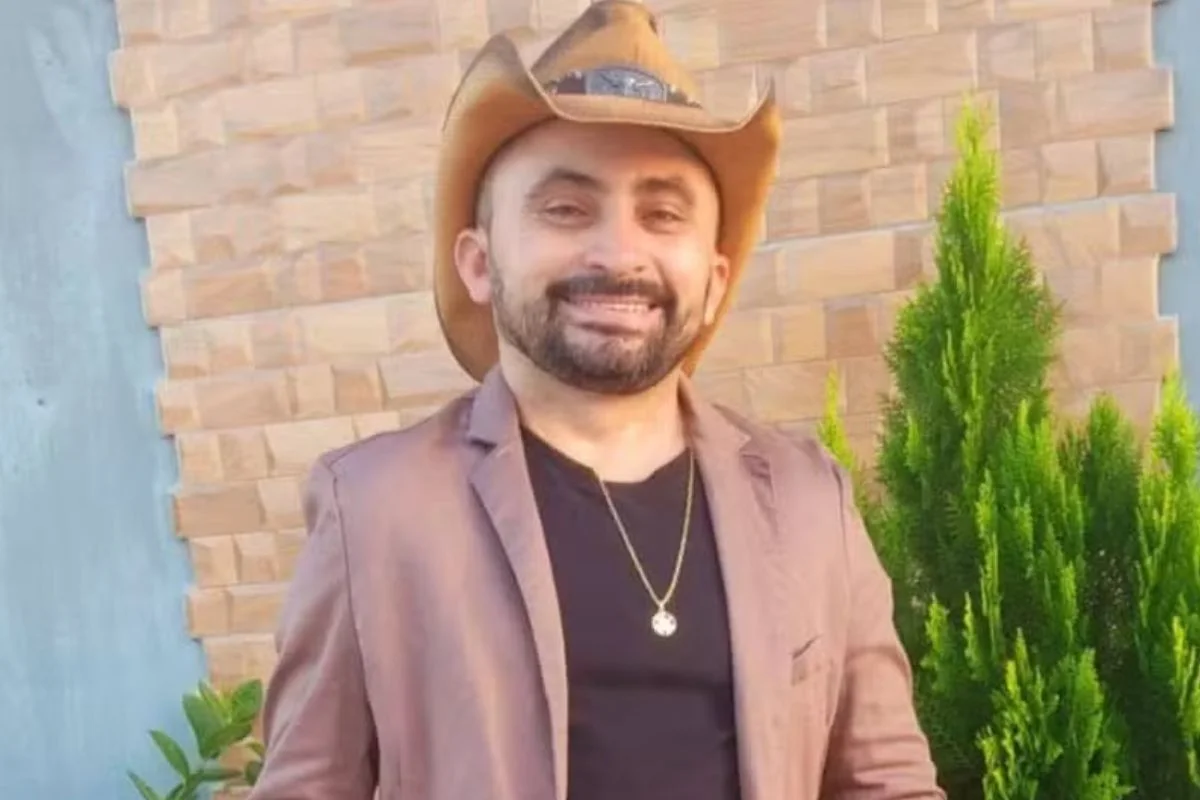 O cantor Jailson Luz Leal morreu na madrugada deste domingo (14/6), após um grave acidente na BR-316, em Campo Grande do Piauí O cantor Jailson Luz Leal morreu na madrugada deste domingo (14/6), após um grave acidente na BR-316, em Campo Grande do Piauí