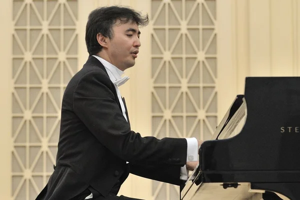 Casa Thomas Jefferson recebe maestro cazaque Temirzhan Yerzhanov