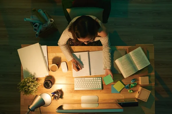 Dilema de fim de ano: estudar ou participar das festas?