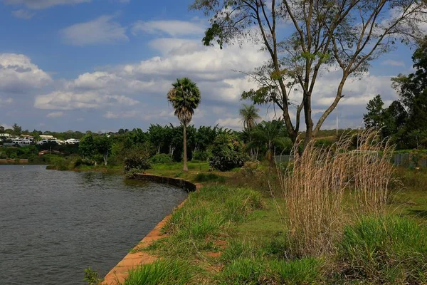 Prodema investiga uso de área pública às margens do Lago Paranoá