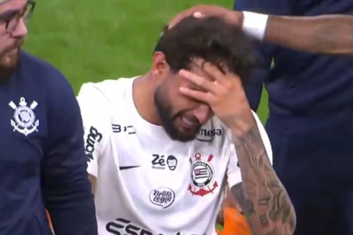 Yuri Alberto chora após se machucar no Brasileirão Yuri Alberto chora após se machucar no Brasileirão