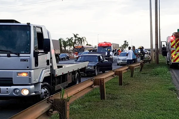 Passageira e bebê de cinco meses ficam feridos em acidente na BR-020