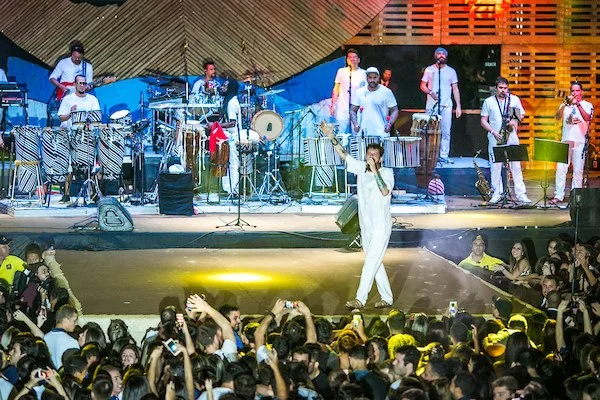 Saulo faz show animado no evento Na Praia - imagem 53 Saulo faz show animado no evento Na Praia - imagem 53
