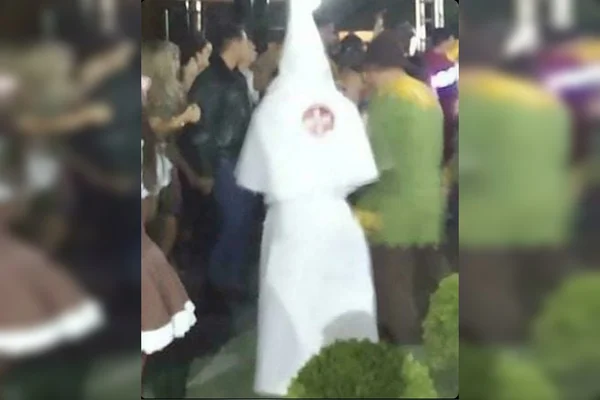 Fantasia de Ku Klux Klan em festa de academia no DF gera revolta
