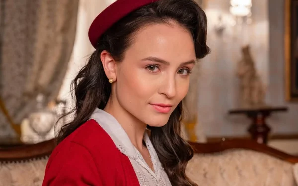 larissa manoela estela