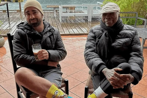 Filho posa com Milton Nascimento e fala sobre “ano desafiador” - Metrópoles