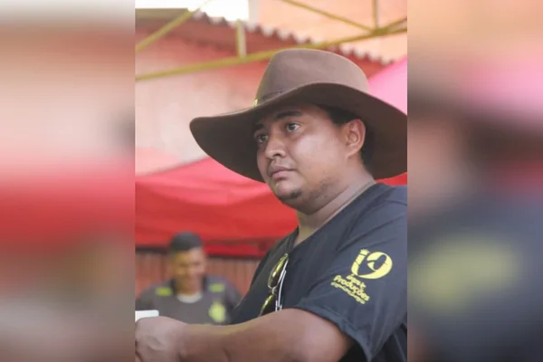 homem com chapéu