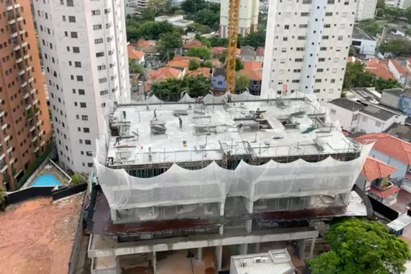 Obra em prédio da construtora Even na cidade de São Paulo
