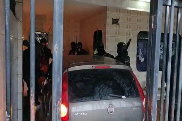 Polícia faz operação para prender quadrilha de roubo a veículos no DF