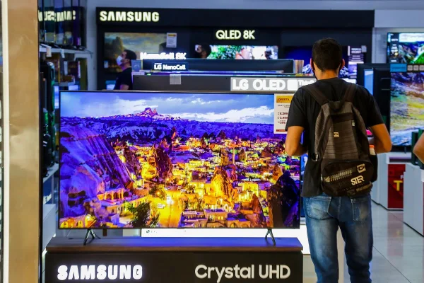 Com TVs 8K e IA, Fujioka se destaca com ampla oferta de modelos