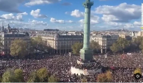 imagem colorida protestos estudantes paris