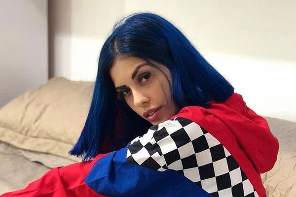 Tati Zaqui revela que beijou Mayla, irmã da ex-BBB Emilly Araújo