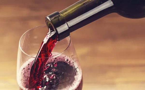 Estudo diz que vinho pode prevenir resfriados: veja cinco boas opções