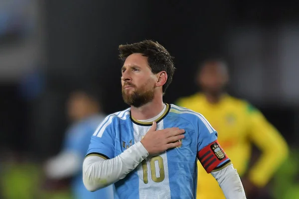 Foto colorida de Lionel Messi - Metrópoles