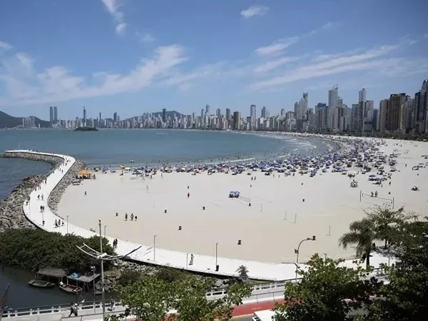 Orla-bauneario-camburiu-metropoles