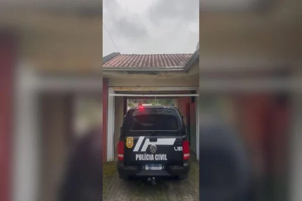 Imagem colorida, viatura da Polícia Civil de Santa Catarina - Metrópoles