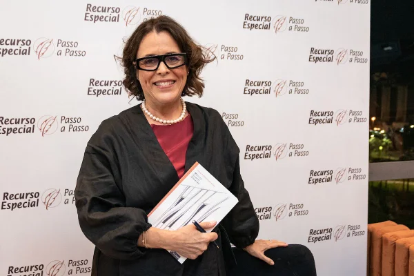 Márcia Guasti Almeida lança livro em evento prestigiado na Torre de TV