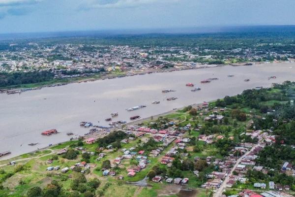 Foto aérea colorida da Ilha Santa Rosa, na fronteira entre Brasil, Peru e Comlômbia - Metrópoles