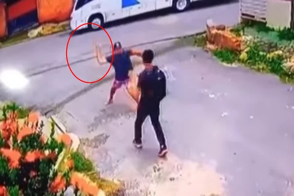 Ex-militar agride com pauladas e socos jovem com autismo