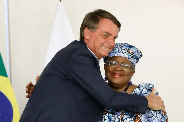 Bolsonaro com a Diretora-Geral da Organização Mundial do Comércio, Ngozi Okonjo-Iweala