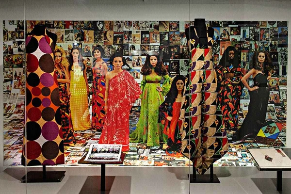 Looks da Rhodia, dos anos 1960, em exposição