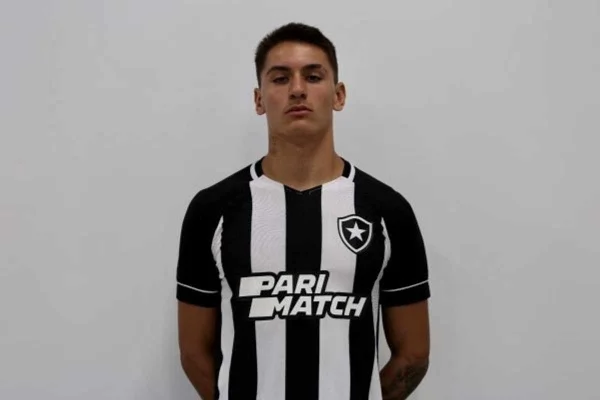 Ex-jogador do Botafogo atropela 4, tenta tirar arma de PM e é preso - Metrópoles