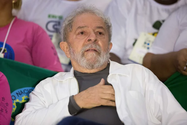 Defesa de Lula pede ao TSE mais tempo para trocar candidato