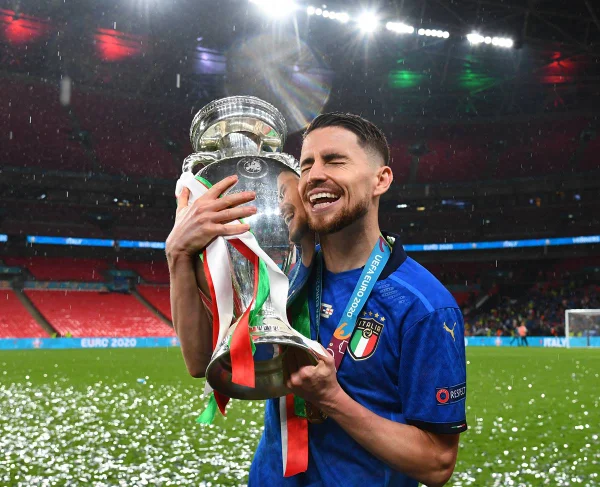 Jorginho é eleito melhor jogador da Europa; Barcelona domina no feminino