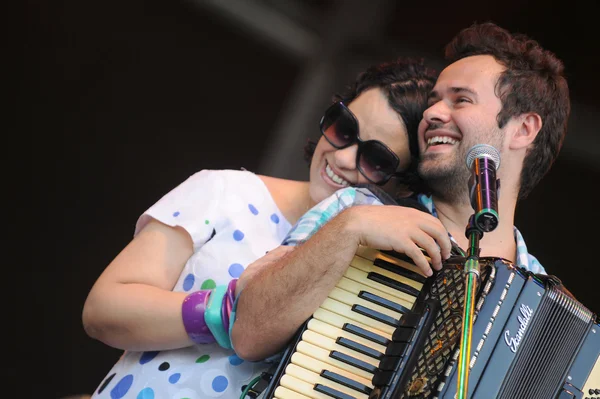 Tulipa Ruiz e Marcelo Jeneci registram dueto em estúdio e anunciam shows